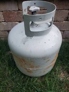 lot 1694 image: Propane Tank