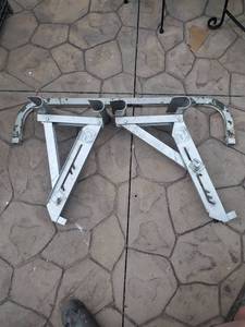 lot 1695 image: Ladder Jack