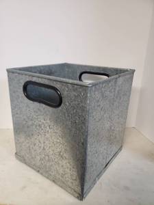 lot 1707 image: Galvanized Box