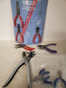 lot 1713 image: Crafting Tools