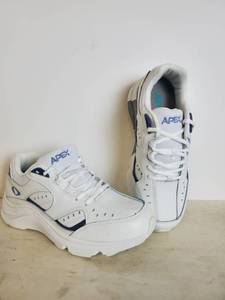 lot 1747 image: Pair of New Womens Shoes