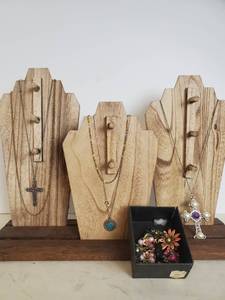 lot 1754 image: Jewelry Lot