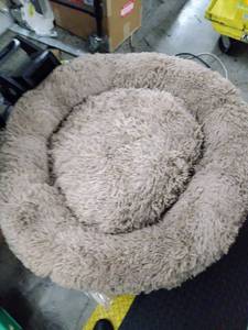 lot 29879 image: Large Round Pet Bed, Gray