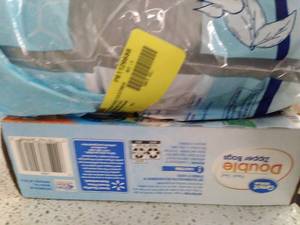 lot 29897 image: Kitchen Bags Lot (2pcs)  (See photos)  (SOLD AS IS)