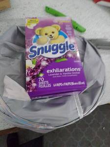 lot 29920 image: Laundry Lot (2pcs)  (See photos)  (SOLD AS IS)
