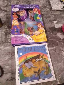 lot 30275 image: Childrens Books Lot (2pcs)  (See photos)  (SOLD AS IS)