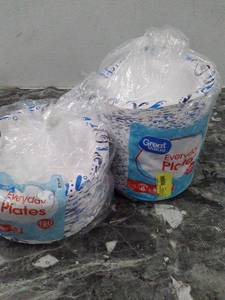 lot 30374 image: Paper Plates Bundle (2pcs)  (See photos)  (SOLD AS IS)