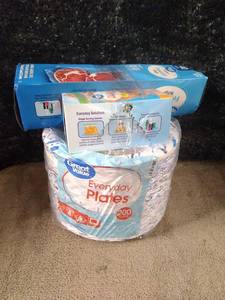 lot 31216 image: Disposable Goods Bundle (3pcs)  (See photos)  (SOLD AS IS)