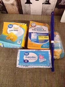 lot 54442 image: House Cleaning Lot (4pcs)  (See photos)  (SOLD AS IS)