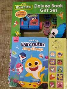 lot 54459 image: Childrens Book Bundle (2pcs)  (See photos)  (SOLD AS IS)