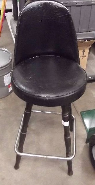 lot 821 image: Retro Stool