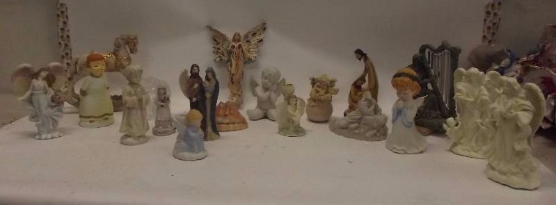 lot 729 image: Lot of Ceramic Figurines