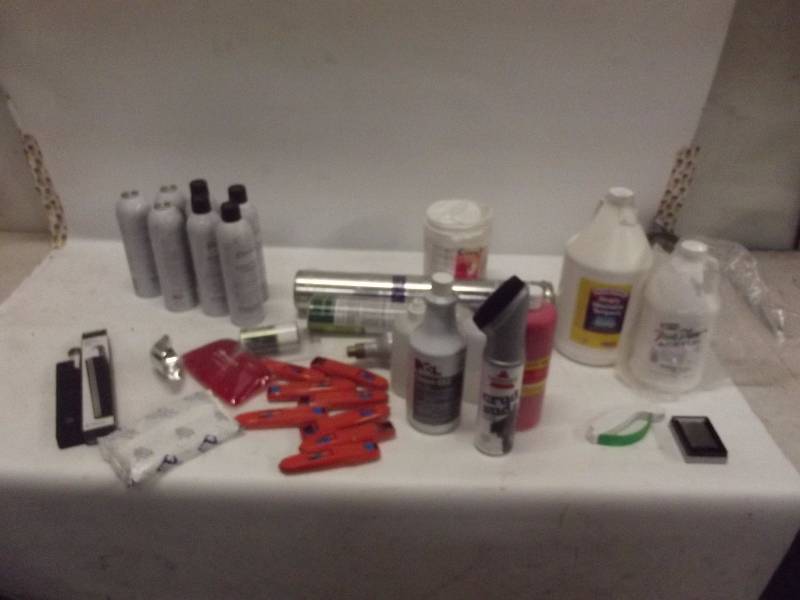 lot 850 image: Lot of Household ChemicalsItems