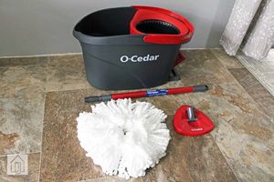 lot 2578 image: Ocedar Easywring Rinseclean Mop System