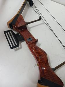 lot 30307 image: Compound Bow - BROWNING EXPLORER 1