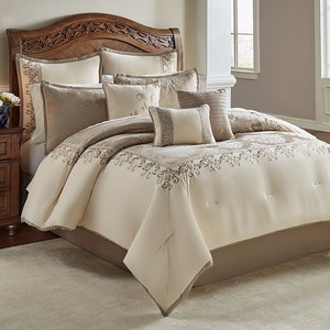 lot 356 image: Hillcrest 10 Pc King Comforter Set Bedding