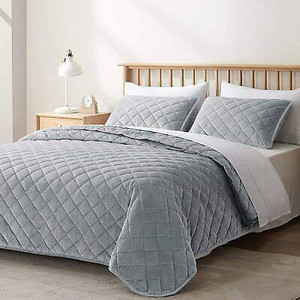 lot 2760 image: VEEYOO Quilt Set Queen Size - Soft Velvet Quilt Set Queen with 2 Shams, Bedspread Unique Geometric Pattern Stitching Design for All Season, Machine Washable, Grey