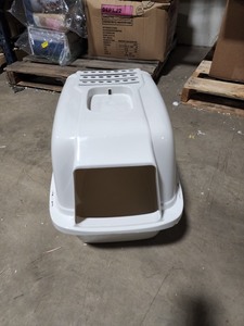 lot 4402 image: Enclosed Cat Litter Box