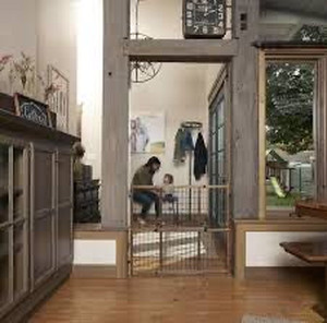lot 620 image: Evenflo Position & Lock Pressure Mount Gate, Farmhouse Collection