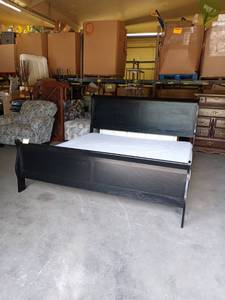 lot 27625 image: black king bed frame with 1 top mattress