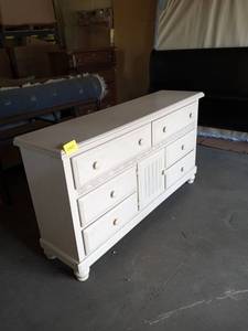 lot 27627 image: white dresser 6 drawers and 1 open door