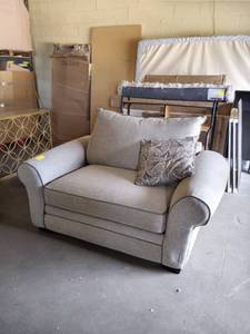 lot 27636 image: light grey oversized chair with 1 pillow