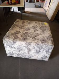 lot 27644 image: atlas Ottoman rolling