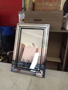 lot 27654 image: black mirror not broken