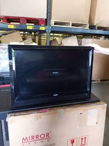 lot 27727 image: Vizio tv 39in no remote