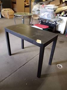 lot 27729 image: black desk with 1 drawer