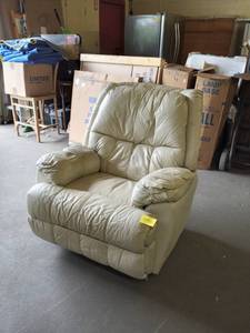 lot 27733 image: rocking lounge chair Ivory
