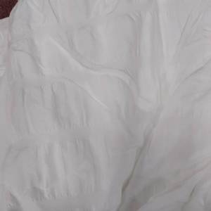 lot 1122 image: WHITE DUVET COVER WITH 2 PILLOW CASES UNKNOWN SIZE