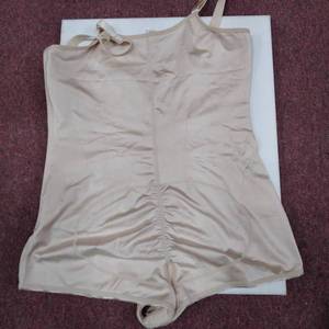 lot 1135 image: SHAPE CONTROL SIZE 2 XL
