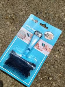 lot 3581 image: Pet Fang Fang Hair Removal Brush