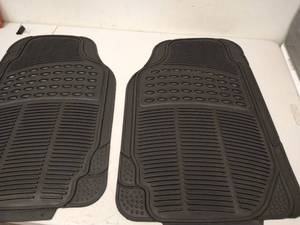 lot 9398 image: 3 Piece set of car floor mats unknown ,fit make and model 