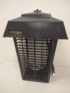lot 9421 image: Flowtron 1 Acre Electric Insect Killer