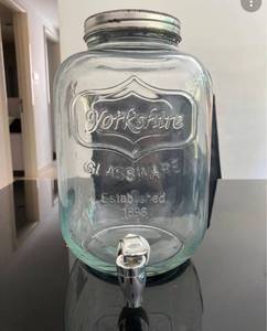 lot 27982 image: Yorkshire Glassware drink dispenser
