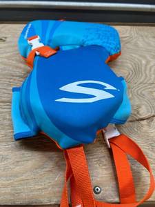 lot 32666 image: Stearns Infant Float Vest