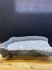 lot 36517 image: Small Two-Tone Deluxe Chaise Orthopedic Dog Bed wRemovable Cover (31x19x6)