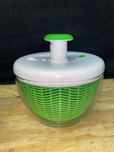 lot 36530 image: Farberware Pro Pump Salad Spinner, Large 6.65 quart, Green