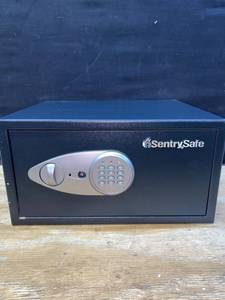 lot 36537 image: SentrySafe Security 0.98-cu ft Combination Lock Residential Floor Safe
