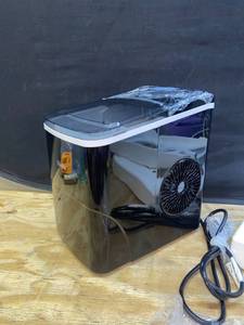 lot 36552 image: Silonn Ice Makers Countertop, 9 Cubes Ready in 6 Mins, 26lbs in 24Hrs, Self-Cleaning Ice Machine with Ice Scoop