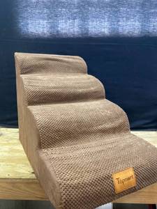 lot 36553 image: TopMart 4 Tier Foam Steps for Pet (29x16x21) Brown