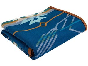 lot 84119 image: Pendleton PWM Unnapped Jacquard Robe Blanket