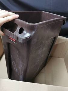 lot 1270 image: Brown Rubbermaid Trashcan, 20 x 25 H