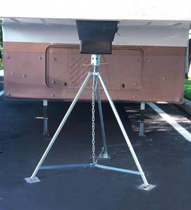 lot 59493 image: UF Ultra-Fab Products 19-950001 Steel King Pin Tripod Stabilizer