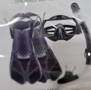 lot 2705 image: Manual Snorkel Set