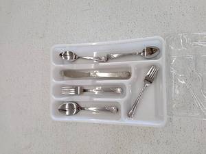 lot 45194 image: Mainstays flatware set with tray organizer