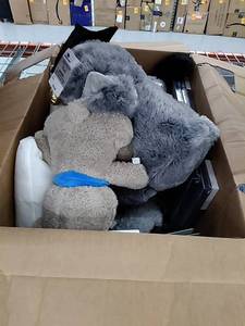 lot 45206 image: Miscellaneous box of Graduation items