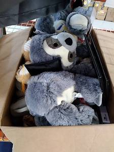 lot 45207 image: box of Miscellaneous items